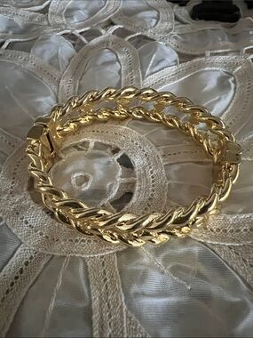 Talbots Shiny Gold Twisted Rope Link Bracelet magnet closure!